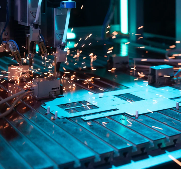 Rayonic_Laserschneidetechnik_industrie_imagefotos_krawallundkrone_35
